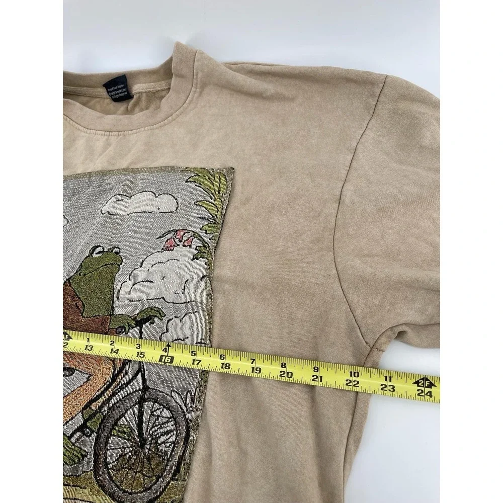 Vintage Frog and Toad Sweatshirt Men L‎ Beige Graphic 1972 Cartoon Crewneck